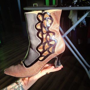 JOHN FLUEVOG MARSAI COPPER METALLIC BOOTS SZ 10